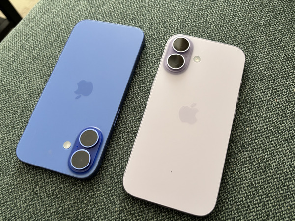 iPhone16とiPhone17背面2