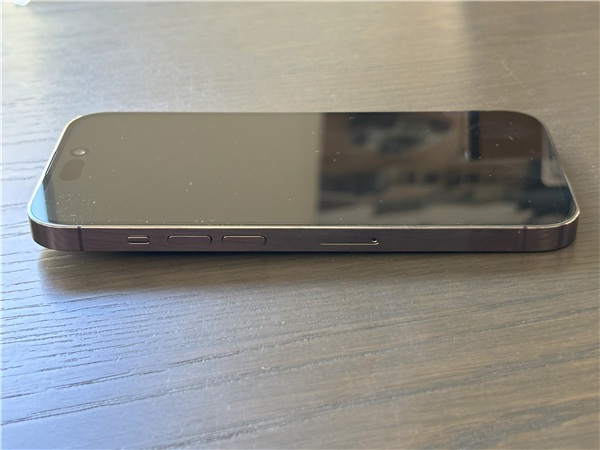 iPhone14 Pro レビュー iPhone 14 Proの左側面