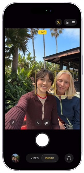 iPhone 17　フロントカメラ画像　2人撮影