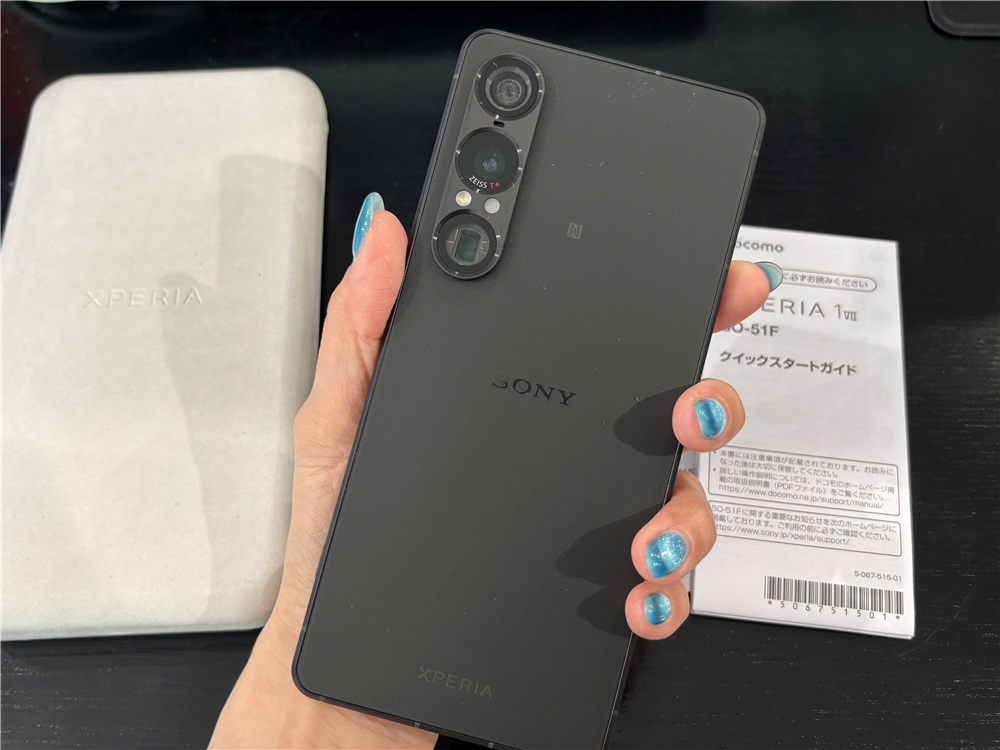 Xperia 1Ⅶレビュー　手に持った実機の裏面