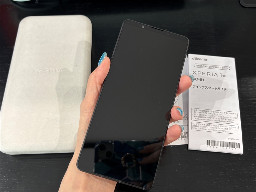 Xperia 1Ⅶレビュー　手に持った実機の表面