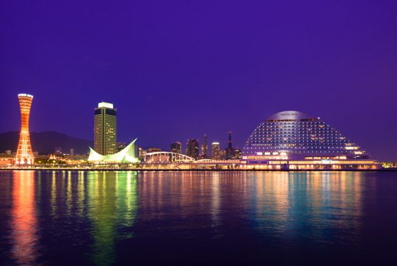 海と夜景の見えるロマンチックな場所