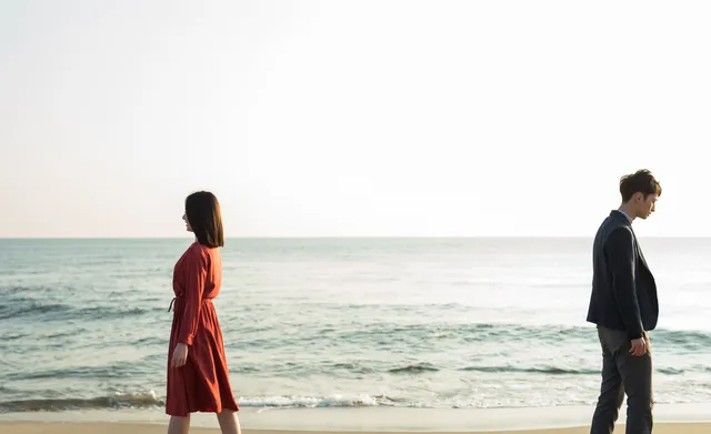 すれ違うカップル