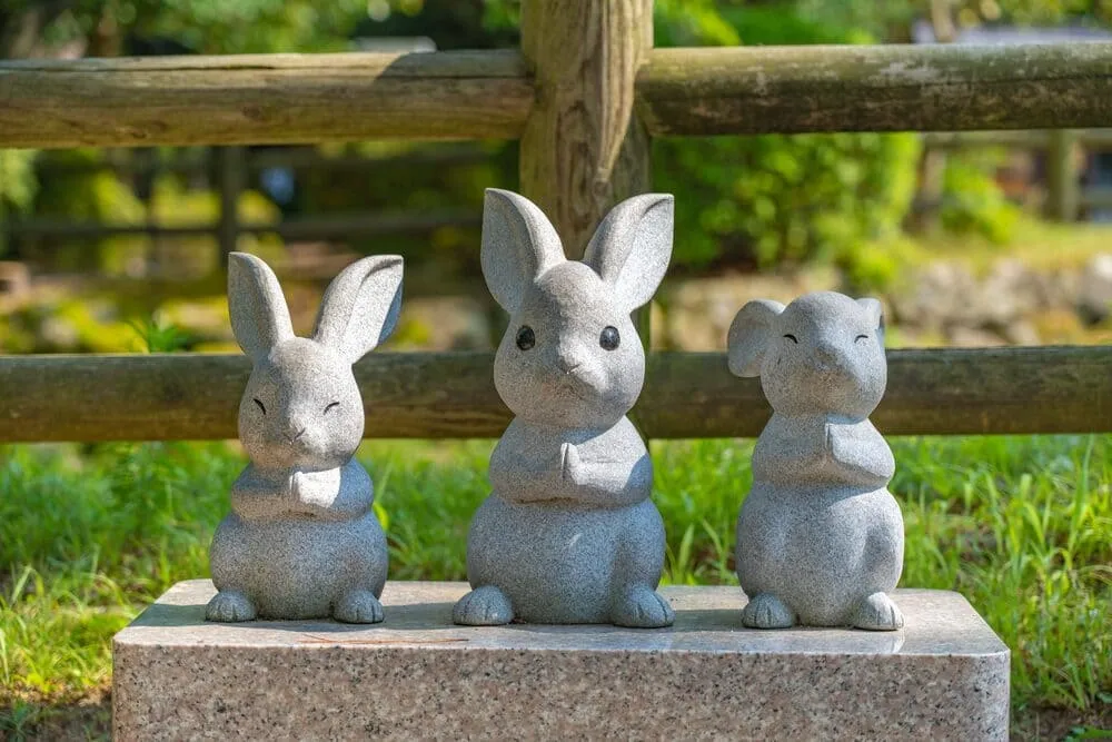 出雲大社の白うさぎの石像