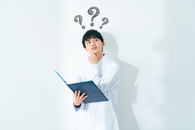 悩む男性