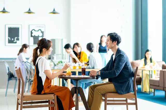 デートする男女