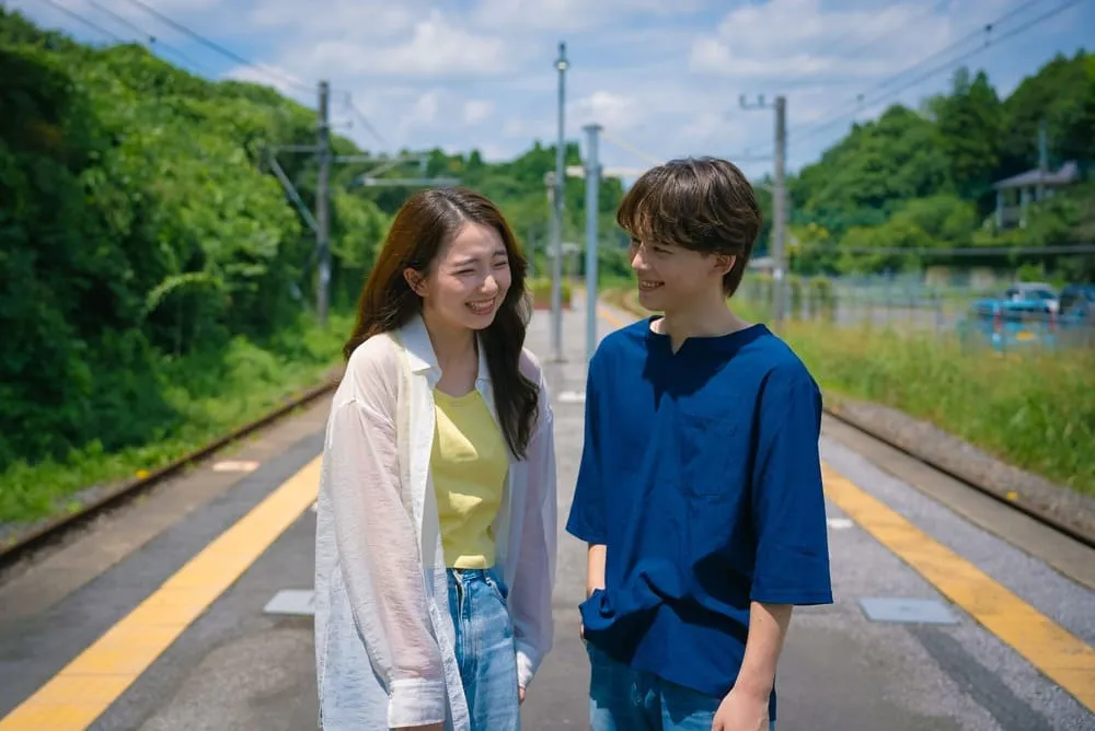 カジュアルな友達関係の男女