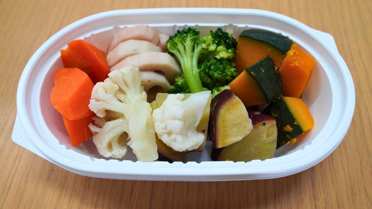 蒸し野菜のジェノベーゼソース